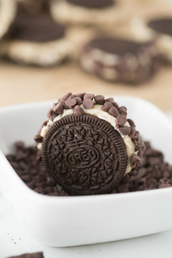 Chocolate Chip Cookie Dough Stuffed Oreos Cookies - Recipe Boy