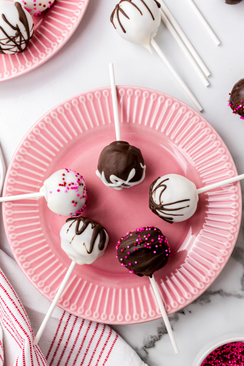The Best Chocolate Cake Pops - Learn How To Make Them - Momsdish