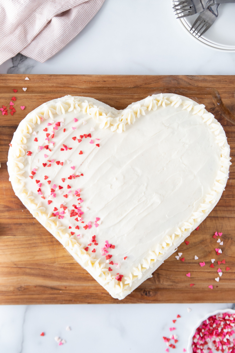 How to Make a Heart Shaped Cake {plus free downloadable PDF} - Sweetphi
