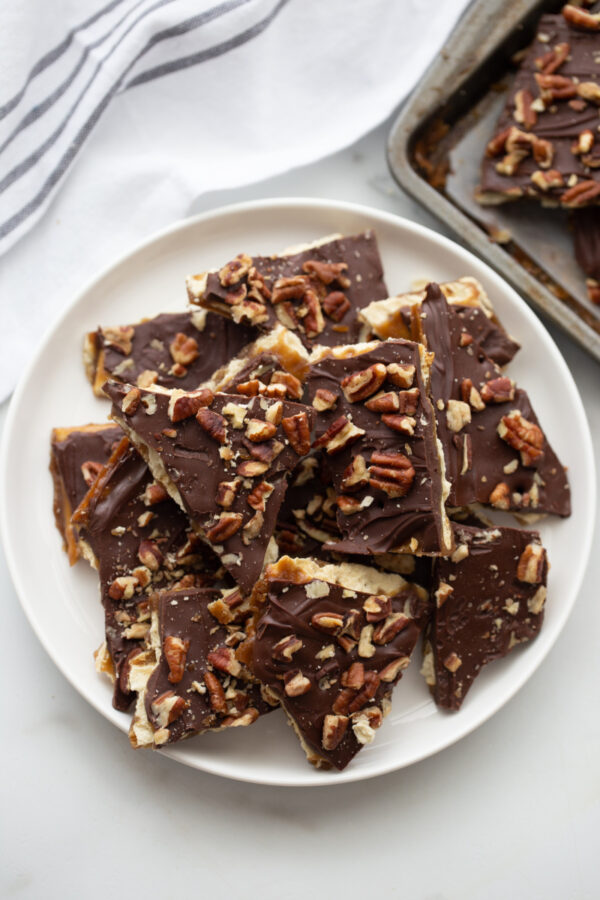 Easy Saltine Pecan Toffee - Recipe Boy