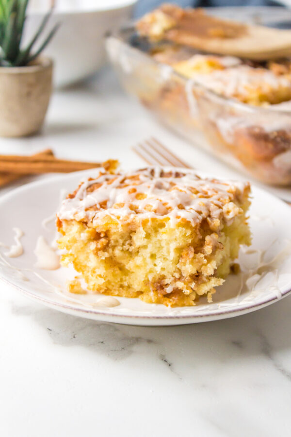 Cinnamon Roll Cake - RecipeBoy